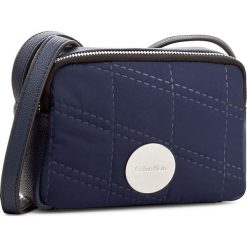 Torebka CALVIN KLEIN BLACK LABEL - Edith Quiltt Small Cr K60K602851 424. Niebieskie listonoszki damskie marki Calvin Klein Black Label. W wyprzedaży za 239,00 zł.