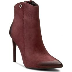 Botki CARINII - B3725 B73-000-PSK-A49. Czerwone botki damskie skórzane marki Carinii. W wyprzedaży za 239,00 zł.