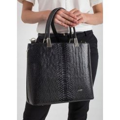Torebka damska wężowa Rovicky 1326 czarna - Czarny. Czarne torebki klasyczne damskie ROVICKY, bez wzorów, ze skóry ekologicznej, eleganckie, bez dodatków. Za 139,99 zł.