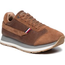 Sneakersy TOMMY HILFIGER - Corporate Premium Casual Runner FM0FM02397 Cognc 606. Pomarańczowe sneakersy męskie TOMMY HILFIGER, bez zapięcia. Za 539,00 zł.