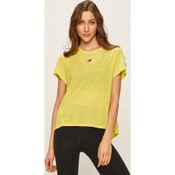Tommy Sport - T-shirt. Szare topy damskie Tommy Sport, s, z nadrukiem, z poliesteru, z okrągłym kołnierzem. Za 179,90 zł.