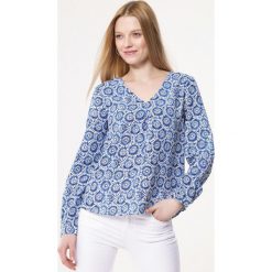 Niebiesko-Biała Bluzka Wantedness. Niebieskie bluzki damskie Born2be, s, bez wzorów, z tkaniny, bez kołnierzyka, z długim rękawem. Za 34,99 zł.