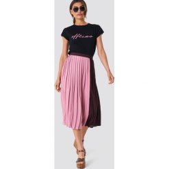 Trendyol Spódnica midi w dwóch kolorach - Pink. Różowe spódniczki damskie Trendyol, bez wzorów, midi. Za 141,95 zł.