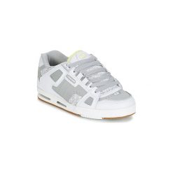 Buty Globe SABRE. Białe trampki męskie marki Globe, bez wzorów, bez zapięcia. Za 489,00 zł.