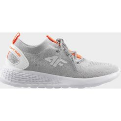 Buty sportowe dziewczęce (31-38) JOBDS200 - chłodny jasny szary melanż. Szare buty dziewczęce sportowe melanż, z dzianiny. W wyprzedaży za 99,99 zł.