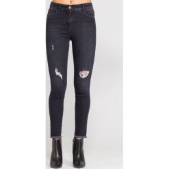 JEANSY PATRIZIA PEPE. Czarne jeansy damskie Patrizia Pepe, z aplikacjami, z jeansu. Za 341,70 zł.