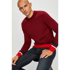 Calvin Klein - Sweter. Brązowe swetry klasyczne męskie marki Calvin Klein, xl, z bawełny, z okrągłym kołnierzem. W wyprzedaży za 399,90 zł.