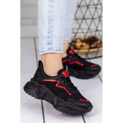 Damskie tenisówki MARIELA BLACK. Czerwone buty sportowe damskie Damskie tenisówki MARIELA BLACK, bez wzorów, bez zapięcia. W wyprzedaży za 109,00 zł.