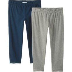 Legginsy rybaczki z koronkowym dołem nogawek (2 pary) bonprix jasnoszary melanż - ciemnoniebieski. Szare spodnie dziewczęce bonprix, w paski, z koronki. Za 45,98 zł.
