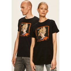 Capslab - T-shirt X Dragon Ball Z. Czarne bluzki damskie CapsLab, s, z nadrukiem, z bawełny, casualowe, z okrągłym kołnierzem, z krótkim rękawem. W wyprzedaży za 99,90 zł.
