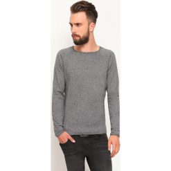 SWETER DŁUGI RĘKAW MĘSKI. Szare golfy męskie marki Top Secret, xxl, z dzianiny, z okrągłym kołnierzem. W wyprzedaży za 59,99 zł.