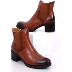 Brązowe Botki sztyblety camel AT673-6 Camel. Pomarańczowe botki damskie ButyModne, ze skóry, bez obcasa, bez zapięcia. W wyprzedaży za 179,00 zł.