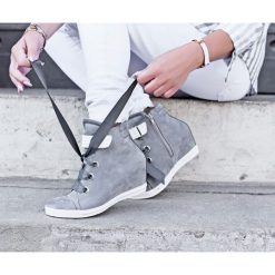 Botki - skóra naturalna - model 490 - kolor grafitowy. Szare botki damskie Zapato, ze skóry, bez obcasa, bez zapięcia. W wyprzedaży za 319,20 zł.