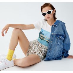Spodenki jeansowe Wally. Białe szorty damskie Pull&Bear, bez wzorów, z jeansu. Za 75,90 zł.