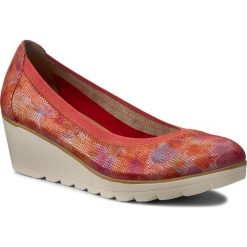 Półbuty MARCO TOZZI - 2-22427-28 Coral Multi 507. Czerwone półbuty damskie na koturnie marki Marco Tozzi, z materiału. W wyprzedaży za 209,00 zł.