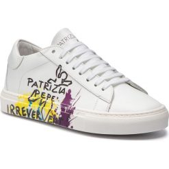 Sneakersy PATRIZIA PEPE - 2V8563/A4U6-F1ZT White Splash Color. Białe półbuty damskie Patrizia Pepe, na co dzień, bez wzorów, ze skóry, bez obcasa, na płaskiej podeszwie, bez zapięcia. W wyprzedaży za 749,00 zł.