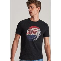 T-shirt Pepsi Cola - Czarny. Czarne t-shirty męskie Reserved, s, bez wzorów, bez kołnierzyka. Za 49,99 zł.