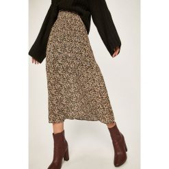 Answear - Spódnica. Czarne spódniczki damskie ANSWEAR, s, bez wzorów, z poliesteru, midi, rozkloszowane. W wyprzedaży za 129,90 zł.