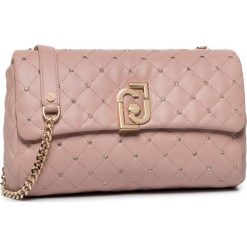 Torebka LIU JO - M Crossbody AA0210 E0041 Cameo Rose 41310. Różowe torebki klasyczne damskie Liu Jo, bez wzorów, ze skóry ekologicznej, eleganckie, na ramię, bez dodatków. Za 599,00 zł.