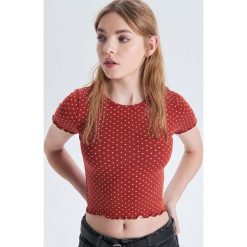 Bluzka w kropki - Czerwony. Czerwone bluzki damskie Cropp, xs, bez wzorów, bez kołnierzyka, bez rękawów. W wyprzedaży za 9,99 zł.