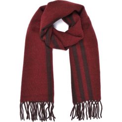 SZALIK MĘSKI. Czerwone szaliki męskie Top Secret, bez wzorów, z dzianiny, eleganckie. W wyprzedaży za 14,99 zł.