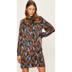 Vero Moda - Sukienka. Czarne sukienki damskie Vero Moda, na co dzień, s, bez wzorów, z poliesteru, casualowe, bez kołnierzyka, z długim rękawem, długie, mini, proste. W wyprzedaży za 139,90 zł.