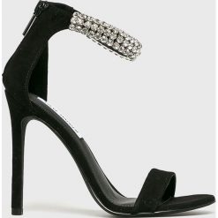 Steve Madden - Sandały Rando. Czarne sandały damskie Steve Madden, bez wzorów, z materiału, z okrągłym noskiem, bez obcasa, na obcasie, bez zapięcia. W wyprzedaży za 159,90 zł.
