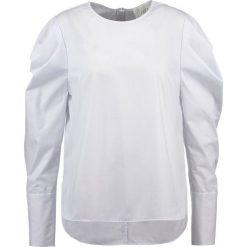 Bluzki asymetryczne: JUST FEMALE VERTI Bluzka optical white