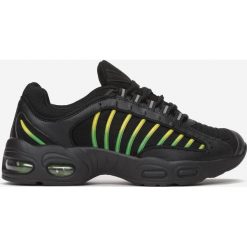 Czarno-Zielone Buty Sportowe Chaliria. Czarne buty sportowe męskie Born2be, bez zapięcia. W wyprzedaży za 129,99 zł.