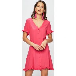 Glamorous - Sukienka. Różowe sukienki damskie marki Glamorous, na co dzień, s, bez wzorów, z poliesteru, casualowe, bez kołnierzyka, bez rękawów, mini, proste. Za 189,90 zł.