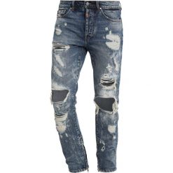 Tigha KAYLEN Jeansy Slim Fit deep sky blue ripped. Niebieskie jeansy męskie marki Tigha, z bawełny. W wyprzedaży za 471,75 zł.