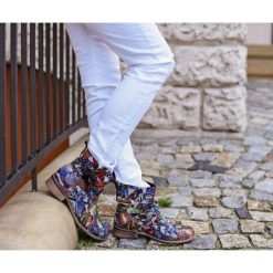 Botki - skóra naturalna - model 458 - kolor motyl. Szare botki damskie Zapato, z jeansu, eleganckie, z okrągłym noskiem, bez obcasa, na płaskiej podeszwie, bez zapięcia. W wyprzedaży za 279,30 zł.