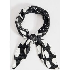 Plisowana apaszka groszki - Wielobarwny. Apaszki damskie Mohito, w grochy. Za 29,99 zł.