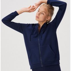Bluza basic z kapturem - Granatowy. Niebieskie bluzy damskie Sinsay, s, bez wzorów, bez rękawów, z kapturem. Za 49,99 zł.