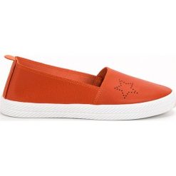 Kylie pomarańczowe Wsuwane Trampki. Pomarańczowe trampki i tenisówki damskie KYLIE, z aplikacjami, ze skóry, bez zapięcia. Za 64,90 zł.