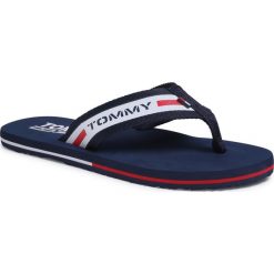 Japonki TOMMY JEANS - Tommy Jeans Beach Sandal EM0EM00433 Rwb 0KP. Niebieskie klapki męskie Tommy Jeans, bez wzorów, z jeansu. Za 159,00 zł.