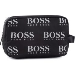 Kosmetyczka BOSS - Iconic Washbag 50402917 001. Czarne kosmetyczki męskie Boss, bez wzorów, z tkaniny. W wyprzedaży za 299,00 zł.