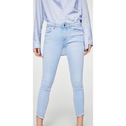Mango - Jeansy Isa2. Niebieskie rurki damskie marki Mango. W wyprzedaży za 99,90 zł.