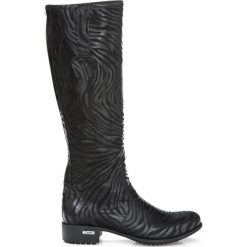 Kozaki - skóra naturalna - model 160 - kolor czarny zebra. Czarne kozaki damskie Zapato, na co dzień, na zimę, z jeansu, eleganckie, przed kolano, na niskim obcasie, na płaskiej podeszwie, bez zapięcia. W wyprzedaży za 349,30 zł.