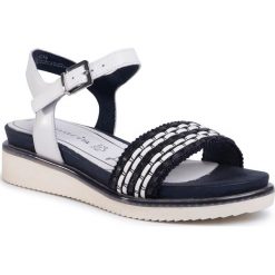 Sandały TAMARIS - 1-28202-24 White/Navy 149. Czarne klapki damskie Tamaris, bez wzorów, ze skóry ekologicznej, bez obcasa. Za 239,00 zł.