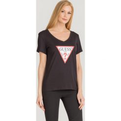 T-SHIRT LOGO TEE Guess. Czarne t-shirty damskie Guess, s, z nadrukiem, z bawełny, bez kołnierzyka. Za 139,00 zł.