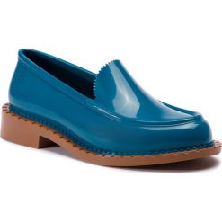 Półbuty MELISSA - Penny Loafer Ad 32494 Blue/Brown 52124. Niebieskie półbuty damskie Melissa, na co dzień, bez wzorów, z tworzywa sztucznego, bez obcasa, na obcasie, bez zapięcia. Za 359,00 zł.
