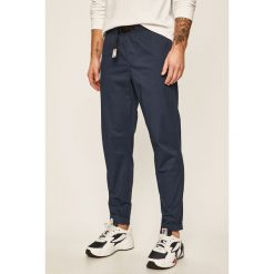 New Balance - Spodnie. Niebieskie spodnie męskie New Balance, na co dzień, s, bez wzorów, z elastanu. Za 299,90 zł.