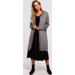 Długi kardigan z warkoczem szary - l/xl. Szare swetry damskie e-margeritka.pl, na zimę, s, bez wzorów, ze splotem, eleganckie, z długim rękawem, długie, bez kaptura. Za 139,99 zł.