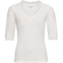 Shirt w prążek z koronką bonprix biel wełny. Białe koszulki damskie bonprix, w koronkowe wzory, z wełny, bez kołnierzyka, bez rękawów. Za 29,99 zł.