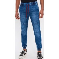 Denimowe spodnie jogger slim - Niebieski. Niebieskie spodnie męskie House, m, bez wzorów, z jeansu. Za 139,99 zł.