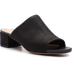Klapki CLARKS - Orabella Daisy 261357644 Black Nubuck. Czarne klapki damskie Clarks, bez wzorów, ze skóry, bez obcasa, na obcasie. W wyprzedaży za 239,00 zł.