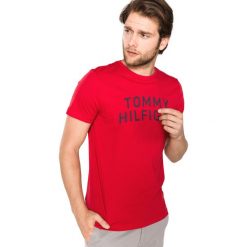 Tommy Hilfiger Graphic Koszulka Czerwony. Czerwone podkoszulki męskie TOMMY HILFIGER, xl, z nadrukiem, z bawełny, z krótkim rękawem. Za 206,95 zł.