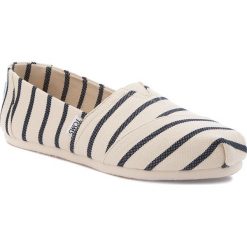 Półbuty TOMS - Classic 10011860 White/Navy. Białe półbuty damskie Toms, na co dzień, bez wzorów, ze skóry, bez obcasa, na płaskiej podeszwie, bez zapięcia. W wyprzedaży za 179,00 zł.