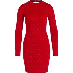 Sukienka koktajlowa Marciano Guess Rich 94G792 5036Z. Czerwone sukienki damskie MARCIANO GUESS, na co dzień, s, z aplikacjami, z elastanu, bez kołnierzyka, bez rękawów, proste. W wyprzedaży za 499,00 zł.